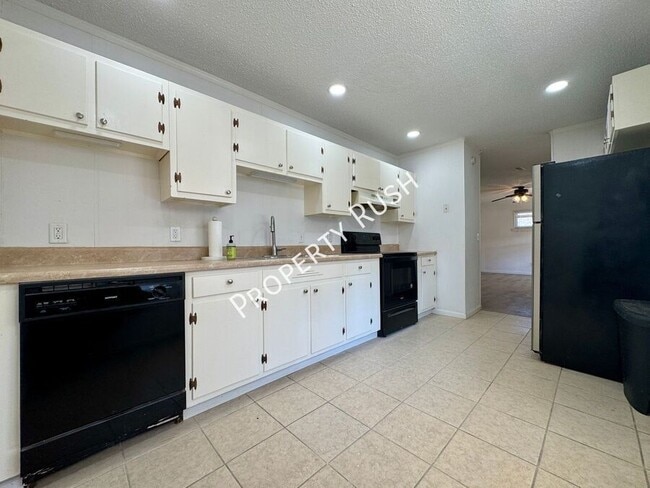 Building Photo - 3531 Sleepy Hollow Rd