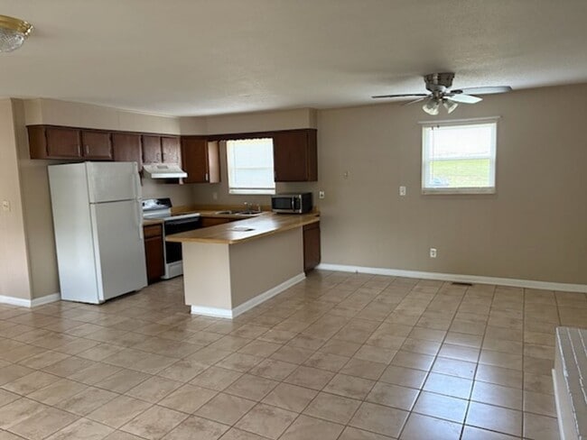 Building Photo - 2 Bed, 1.5 Bath Single Family Home in Mary...