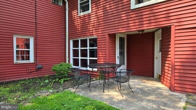 Building Photo - 253 Dark Hollow Rd