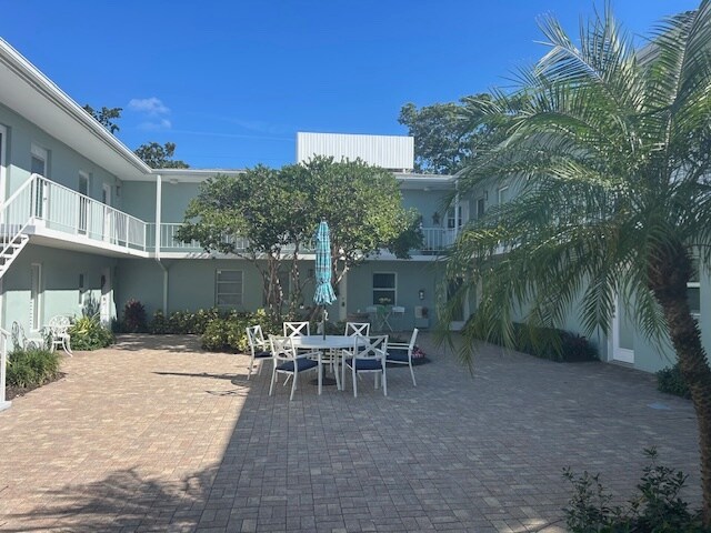 Building Photo - 685 12th Ave S