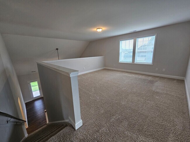 Building Photo - NEW LISTING!!!!!