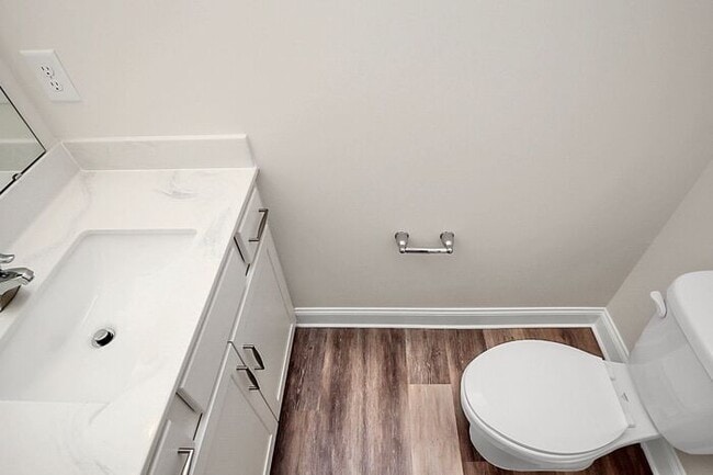 Building Photo - Stunning 3BD/2.5BA Townhome Minutes from Historic Belmont!