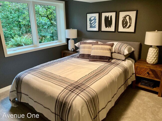 Building Photo - 4 br, 3 bath House - 10204 SE 27th St