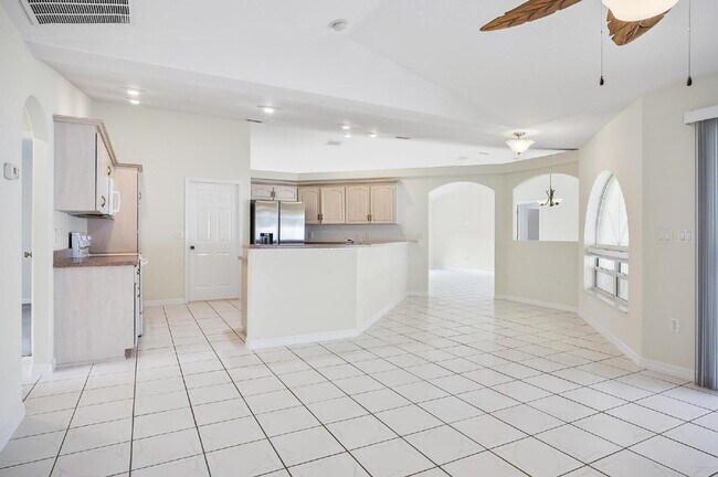 Building Photo - Palm Harbor Pool Home