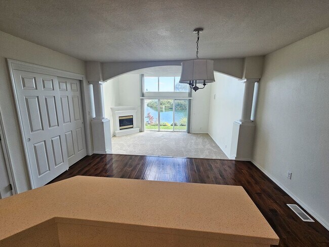 Building Photo - 306 Crystal Springs Ln N