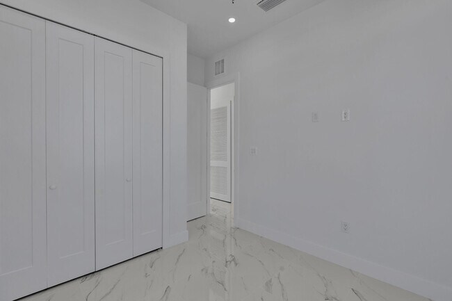 Building Photo - 31368 Ave I