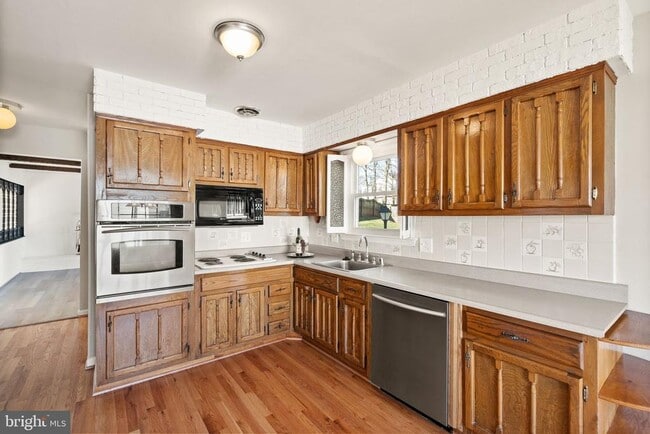 Building Photo - 9356 Birchwood Ct