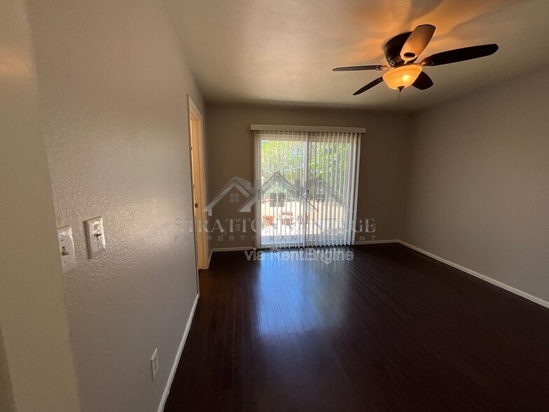 Building Photo - 904 W Plata Ave