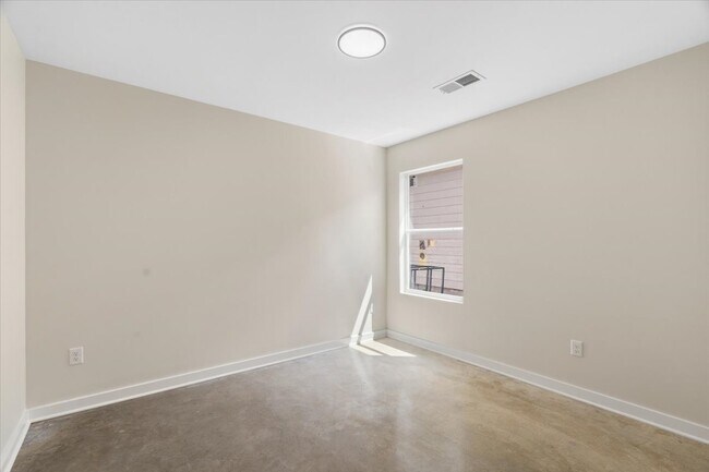 Building Photo - 750 Barrett Pl