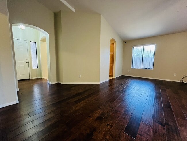 Building Photo - 3 Bedroom Home in North Phoenix