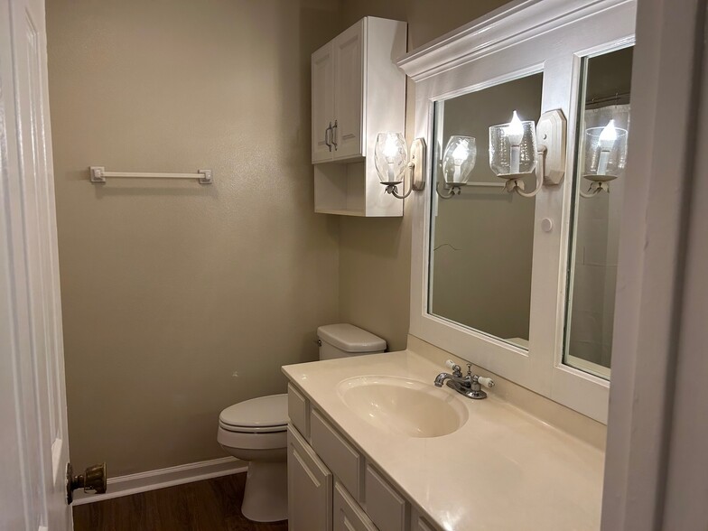 Bathroom - 2856 Woodbrook Dr