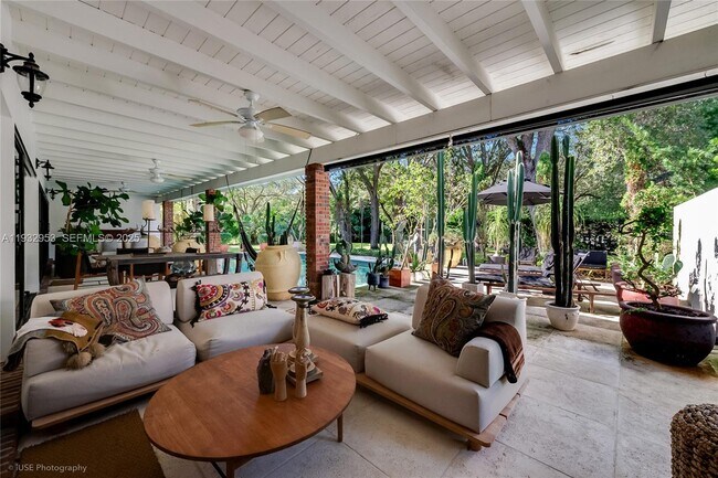 Building Photo - 10700 Old Cutler Rd