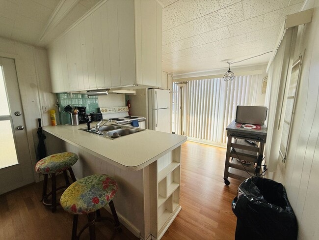 Building Photo - Beautiful fully furnished one bedroom, one bath manufactured home in a 55+ deed restricted gated ...