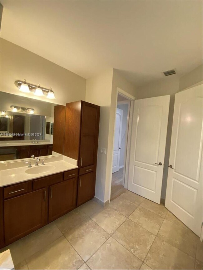 Building Photo - 5236 SW 77th Way