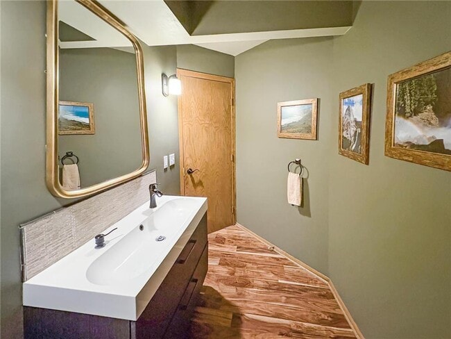 Building Photo - 13900 Hill Ridge Dr