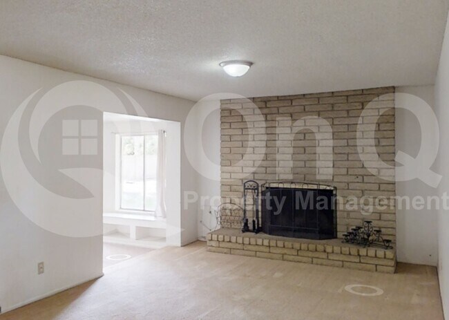 Building Photo - 570 N Villa Nueva Dr