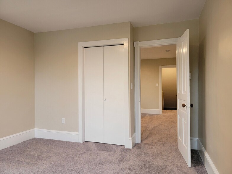 Building Photo - 97 N Reamstown Rd