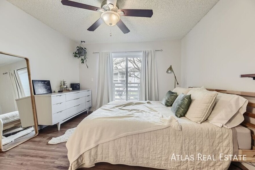 Building Photo - 3141 S Tamarac Dr