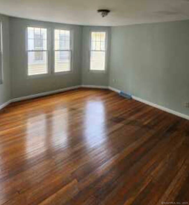 Building Photo - 64 James St