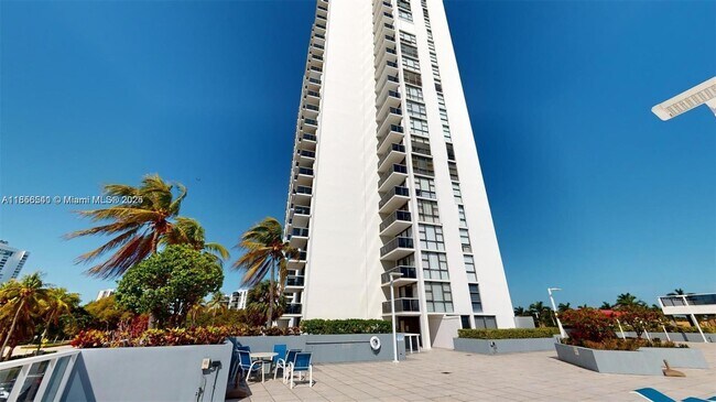 Building Photo - 3625 N Country Club Dr