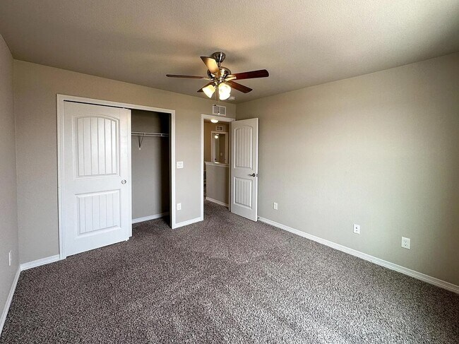 Building Photo - Stunning 3,000sqft home in Bradley Ranch!