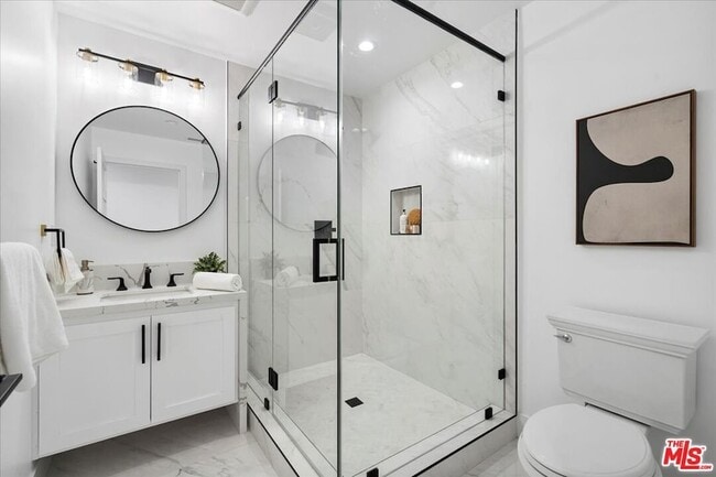 Building Photo - 15655 Castlewoods Dr