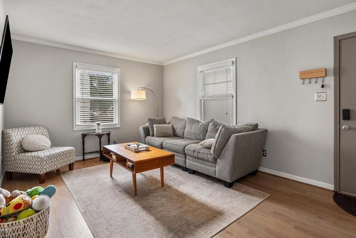 Entry / Living - 2204 Mahan St