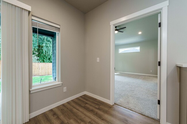 Building Photo - Spacious 4BR Modern Retreat and Luxury Liv...