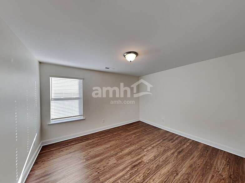 Building Photo - 2134 Laurel Vlg Cir