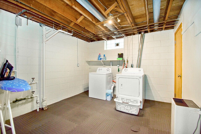 Building Photo - 1525 Arborview Blvd