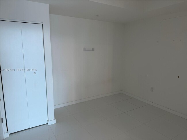 Building Photo - 851 NE 1st Ave