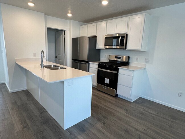 Building Photo - 253 Portside Ln