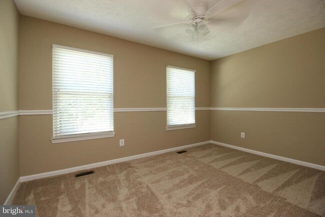 Building Photo - 66 Larkwood Ct