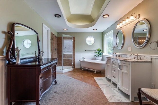 Building Photo - 2704 Orchid Dr