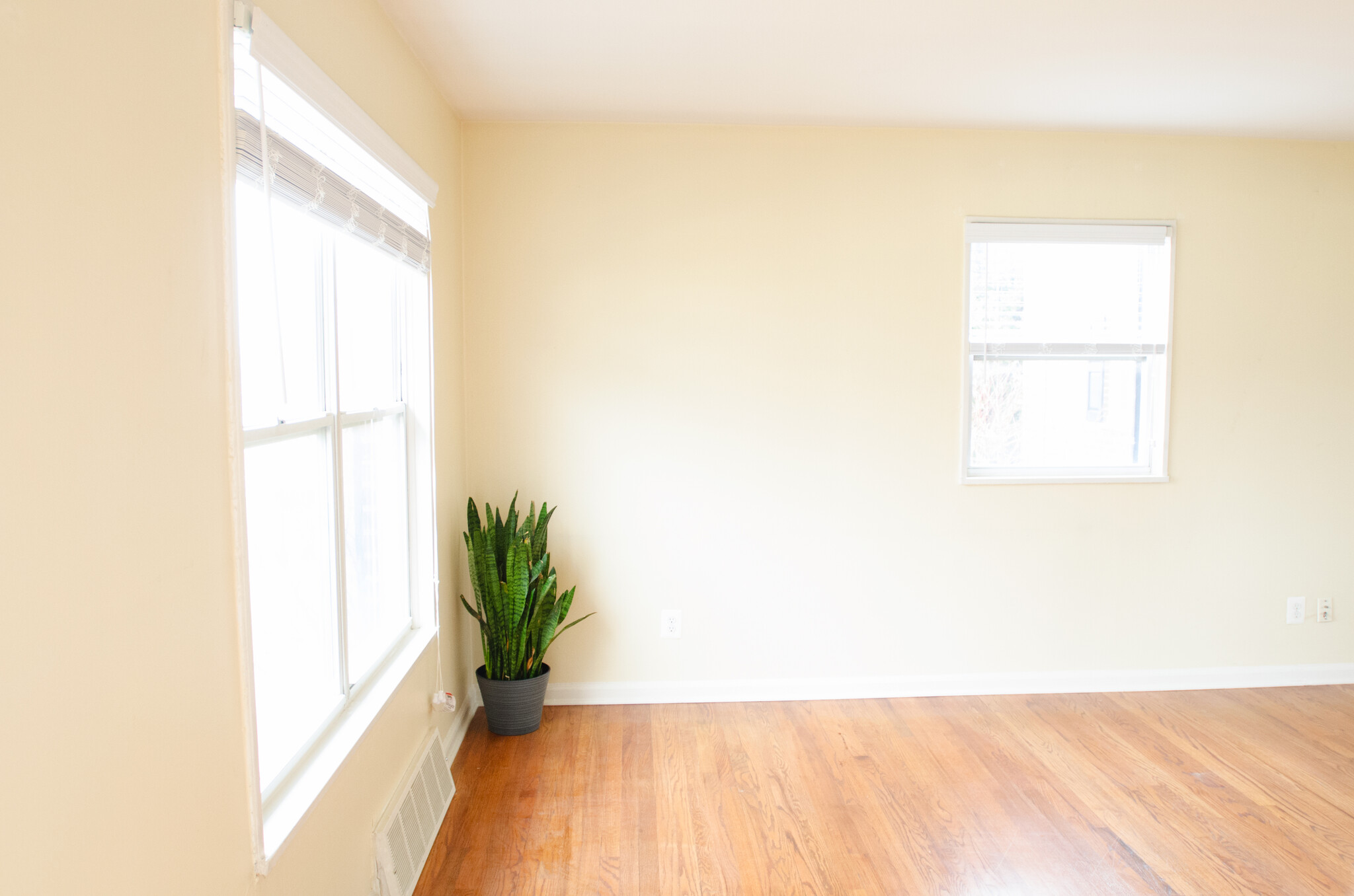 Living Room - 3332 Coolidge Hwy