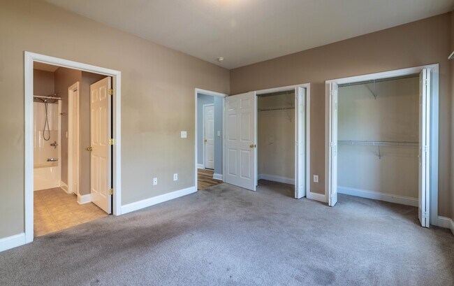 Building Photo - 121 Hatleyberry St