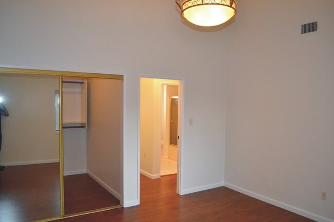 Building Photo - 6407 Gentry Ave