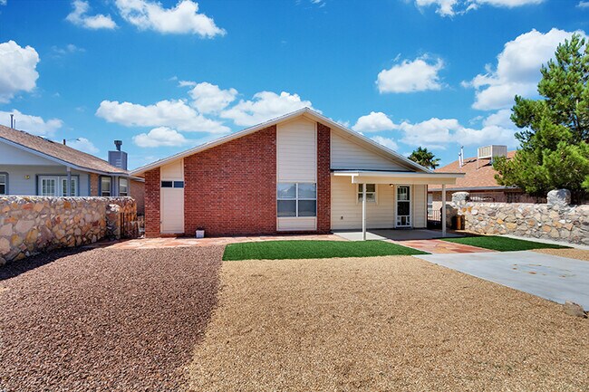 Building Photo - 1417 Plaza Verde Dr