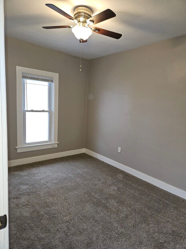 Building Photo - 1527 Niles Ave