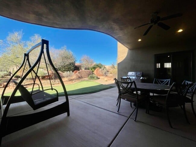 Building Photo - Beautiful Fully Furnished home in an Exclu...