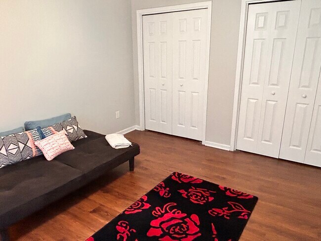 Building Photo - 4294 Tanglewilde Dr S