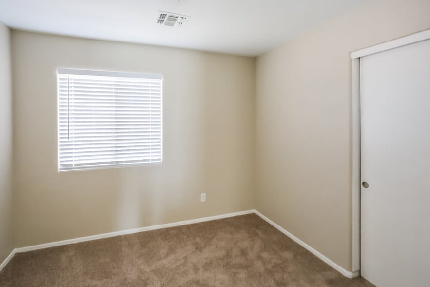 Building Photo - 10425 W Miami St