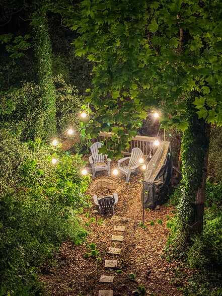 Building Photo - 1106 Glenrose Dr SE