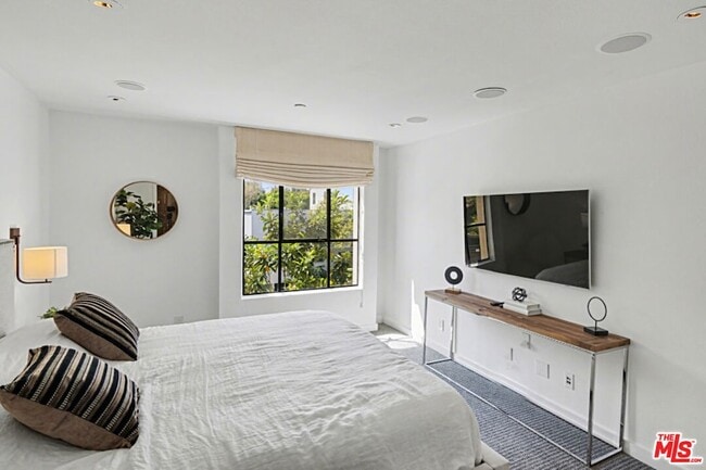 Building Photo - 720 Huntley Dr