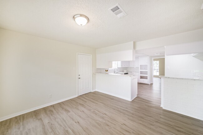 Building Photo - 1011 Baltic Ln