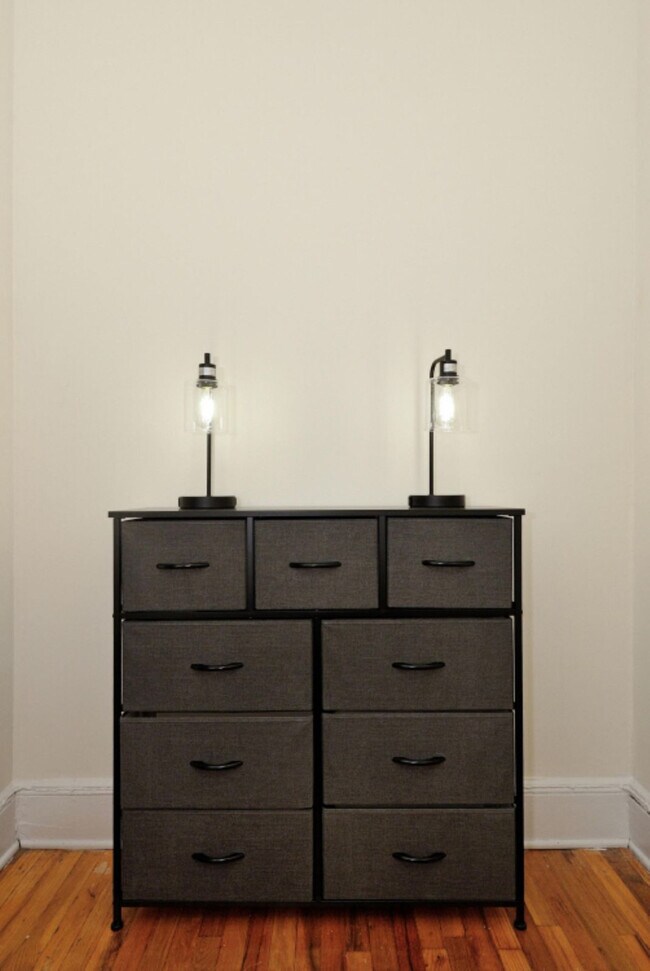 Building Photo - 120 E 40th St