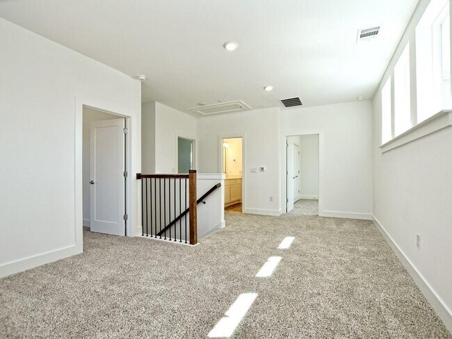 Building Photo - 402 Zennia St