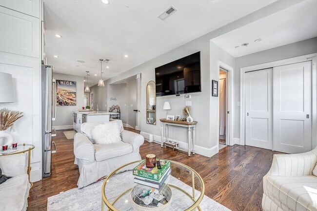 Building Photo - 1650 Columbia Rd