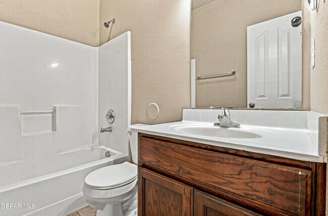 Building Photo - 7008 Faxon Dr