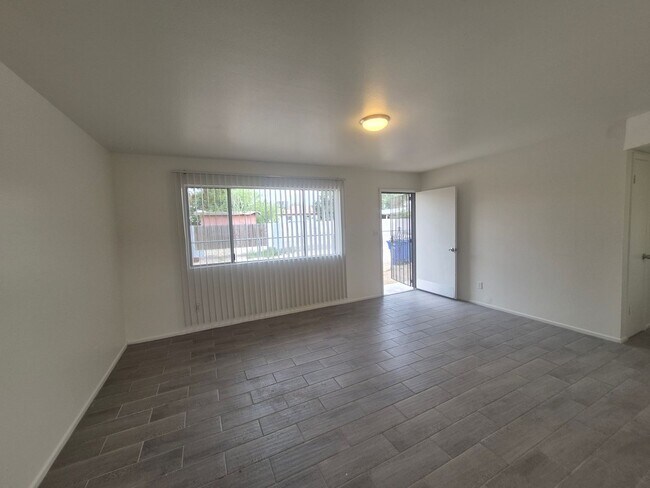 Building Photo - 122